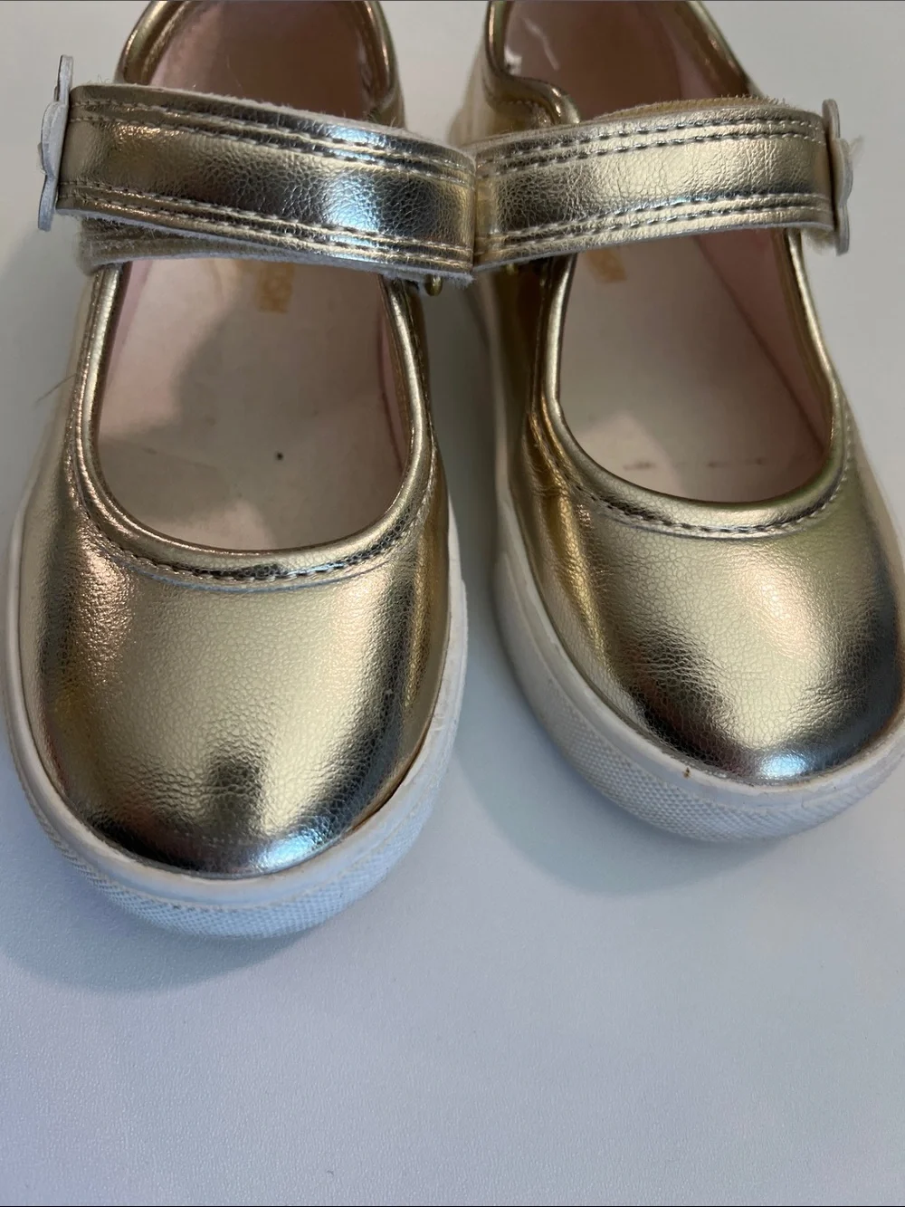 Oshkosh B’Gosh - toddler 8, Metallic Gold Mary Jane Shoes - Classic Strap